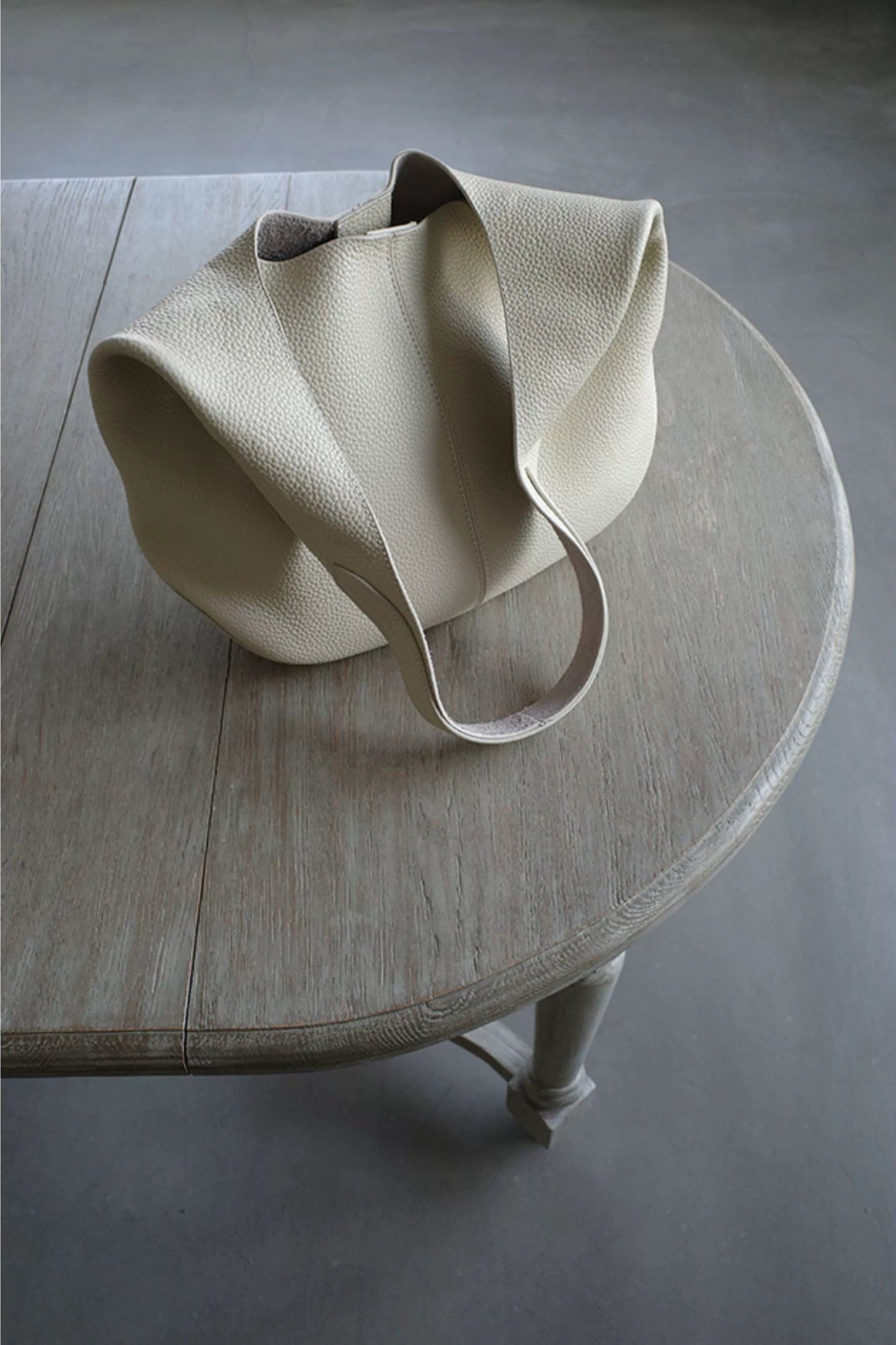 頭層牛皮軟肩包 B4414