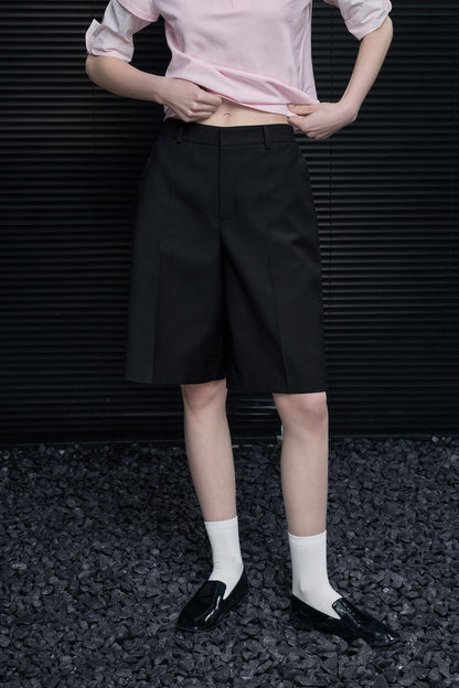 ブラックミニマルハーフ丈パンツ　B4676