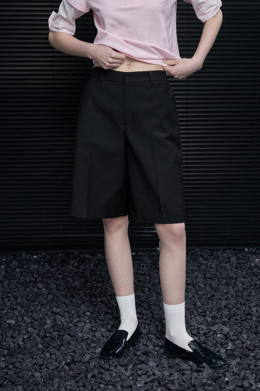 ブラックミニマルハーフ丈パンツ　B4676