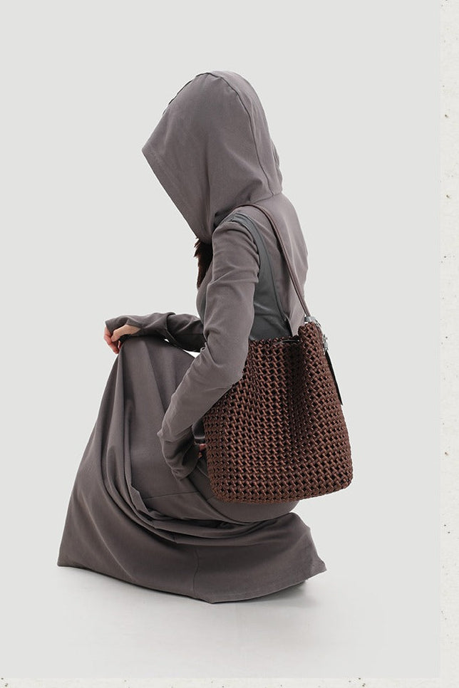 本革手編みシングルショルダーバケットバッグ　B4409