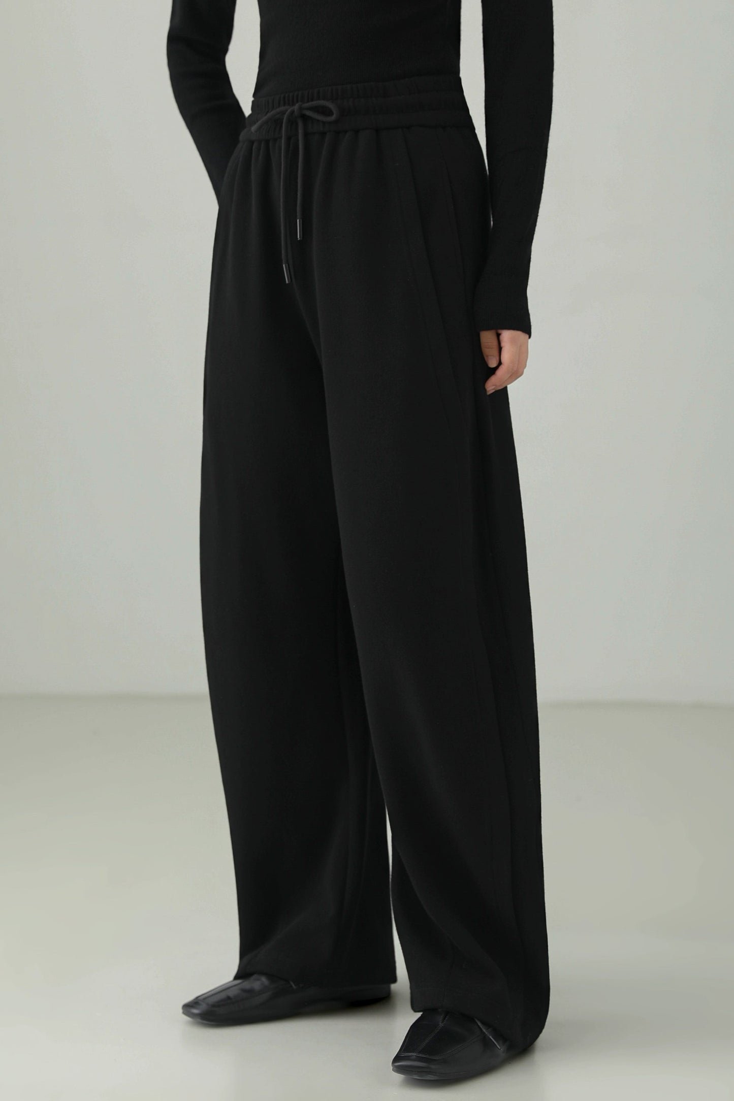 Minimalist Curved Blade Loose Pants B4530