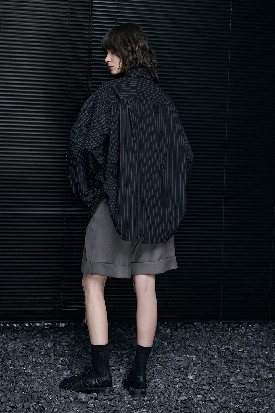 コットンブラックストライプバーサタイルシャツ　B4699
