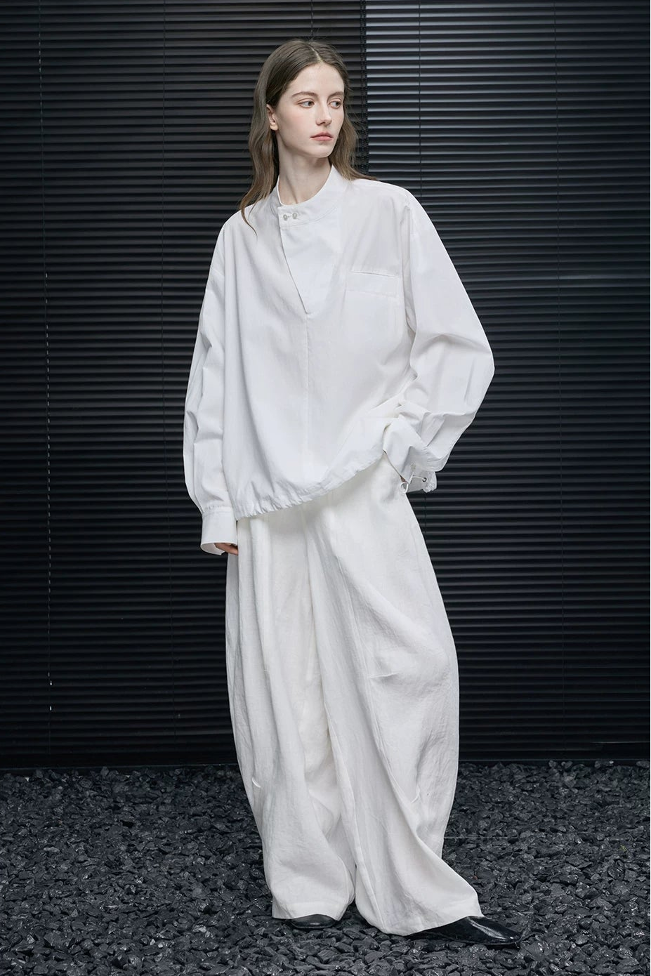 ホワイトスタンドカラープルオーバーシャツ　B4669