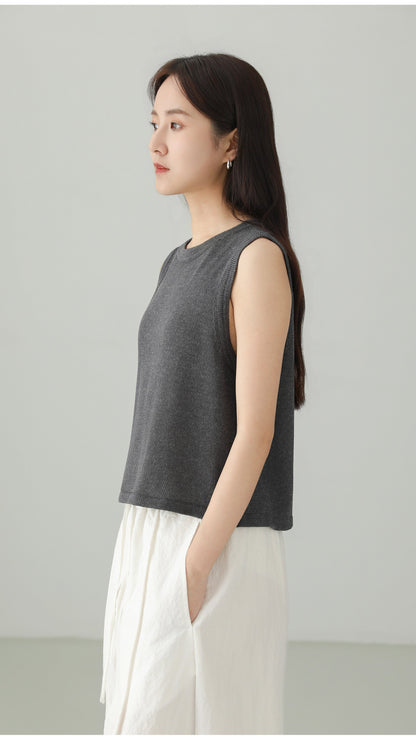 Back Slit Sleeveless Knit Top B4762