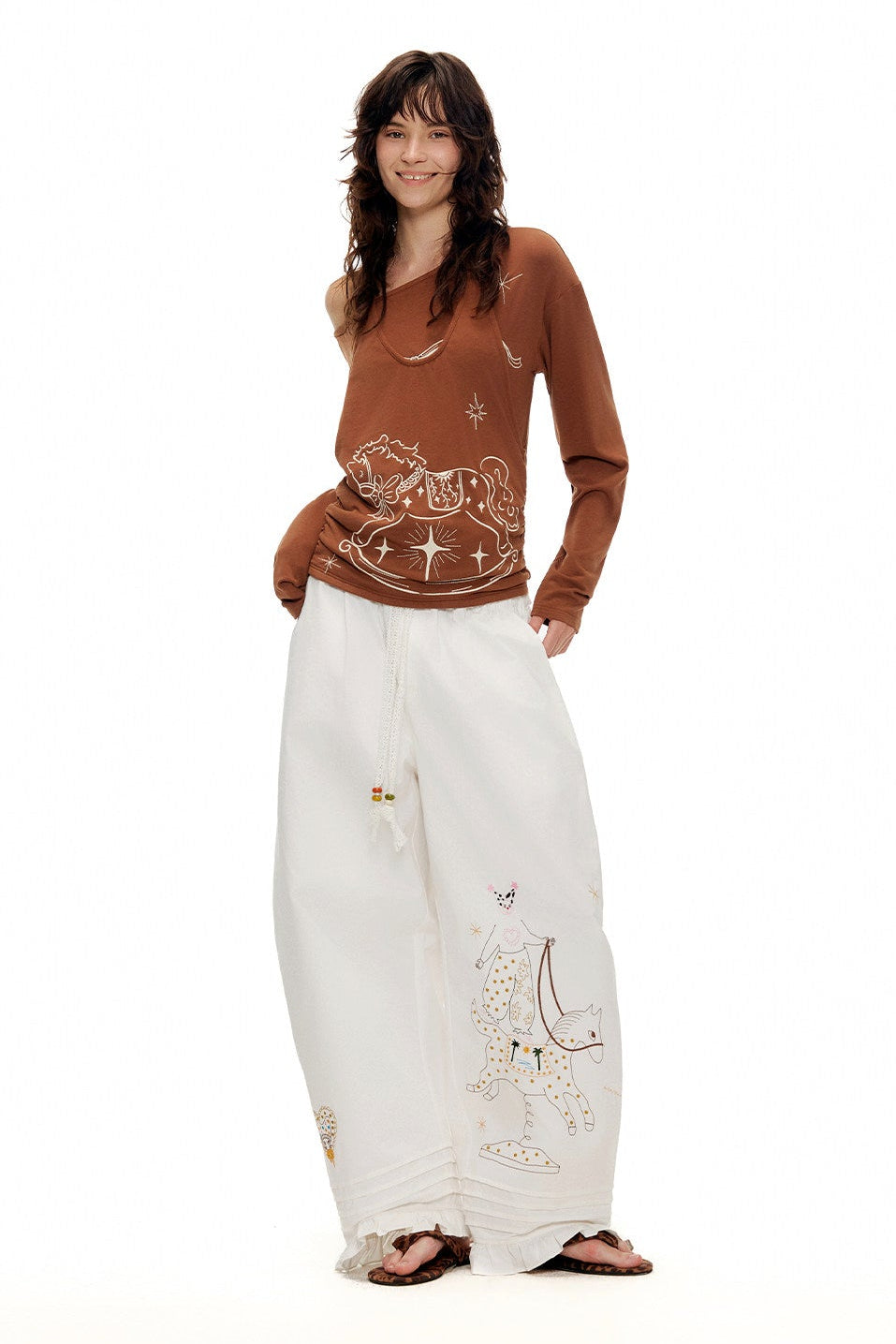 刺繡フリルルーズカーブブレードパンツ　B4600