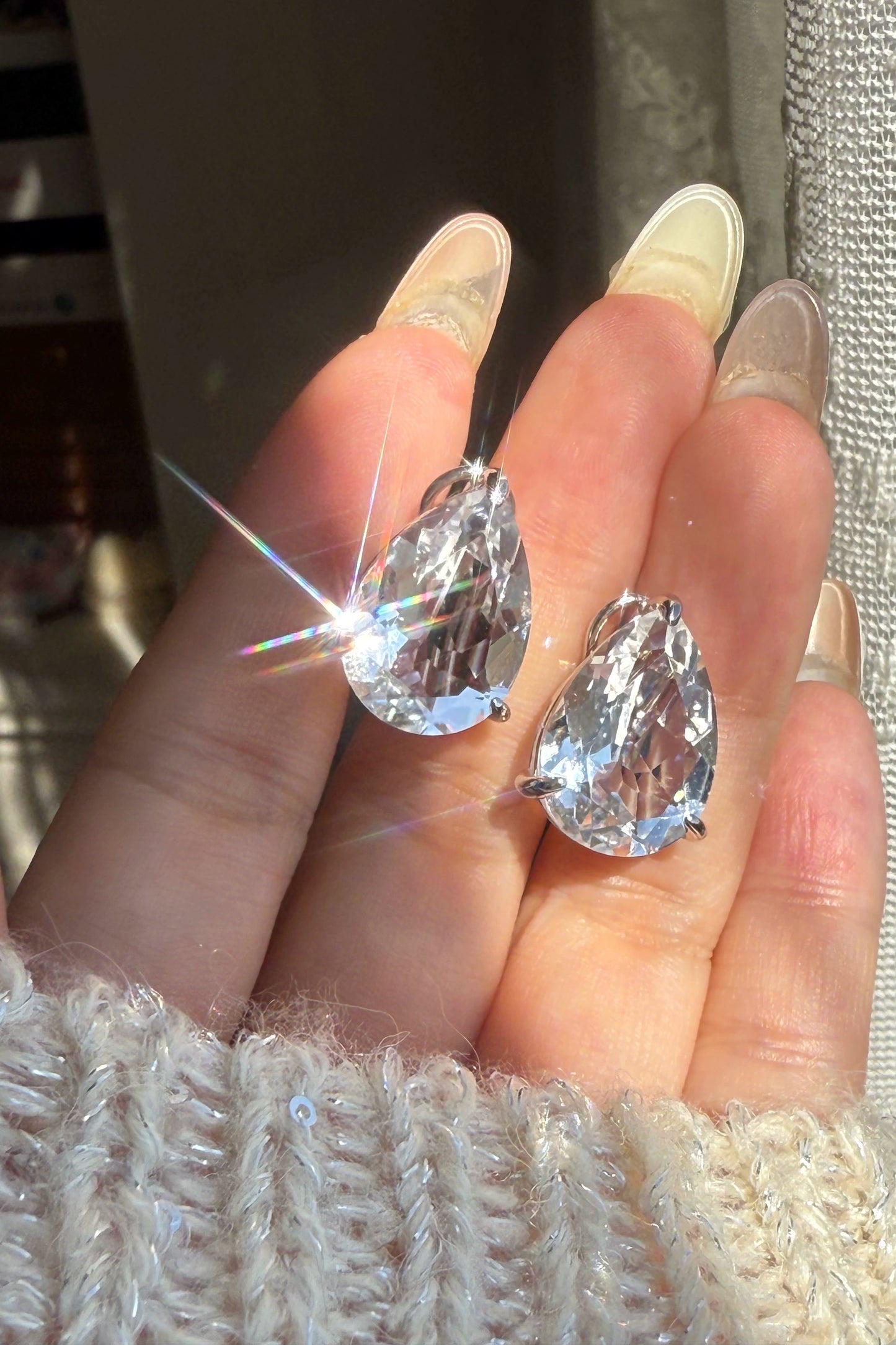 S925 Natural White Crystal Teardrop Earrings B4385