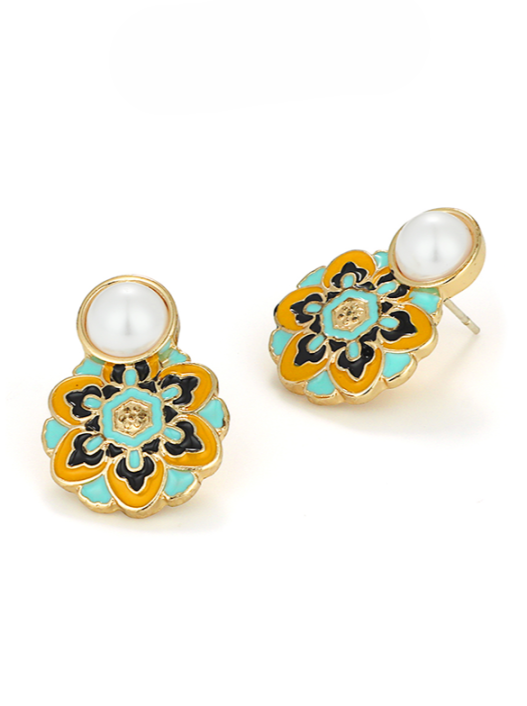 パレスフェミニンレトロピアス　B2563