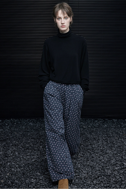 ネイビーブルー小花柄ワイドパンツ　B4367