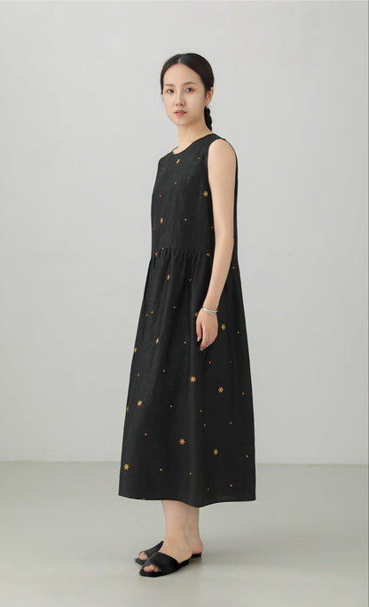 100％マルベリーシルク香雲紗刺繍入りノースリーブワンピース　B4883