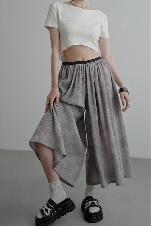 Cropped pants with dense wrinkles B4042