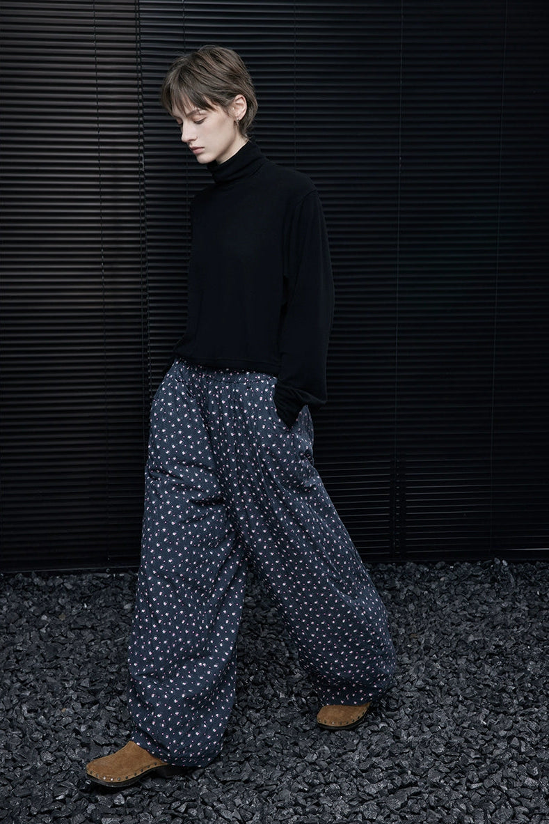 ネイビーブルー小花柄ワイドパンツ　B4367