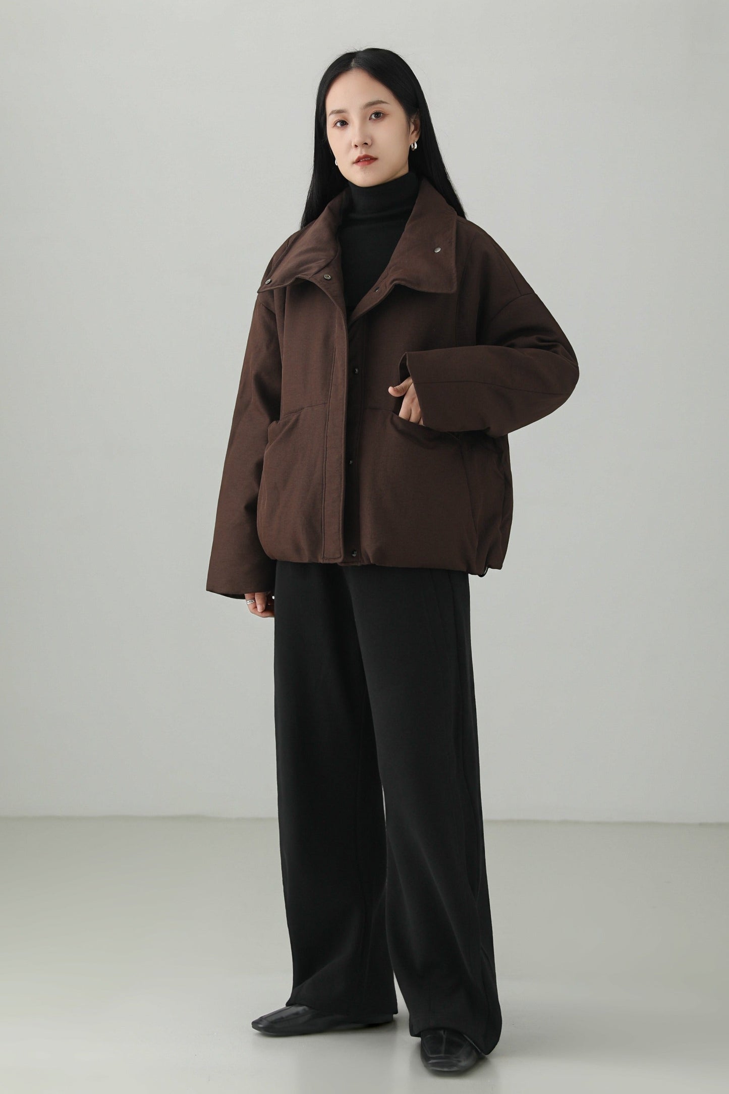 ミニマリストスタンドカラーダウンジャケット　B4533