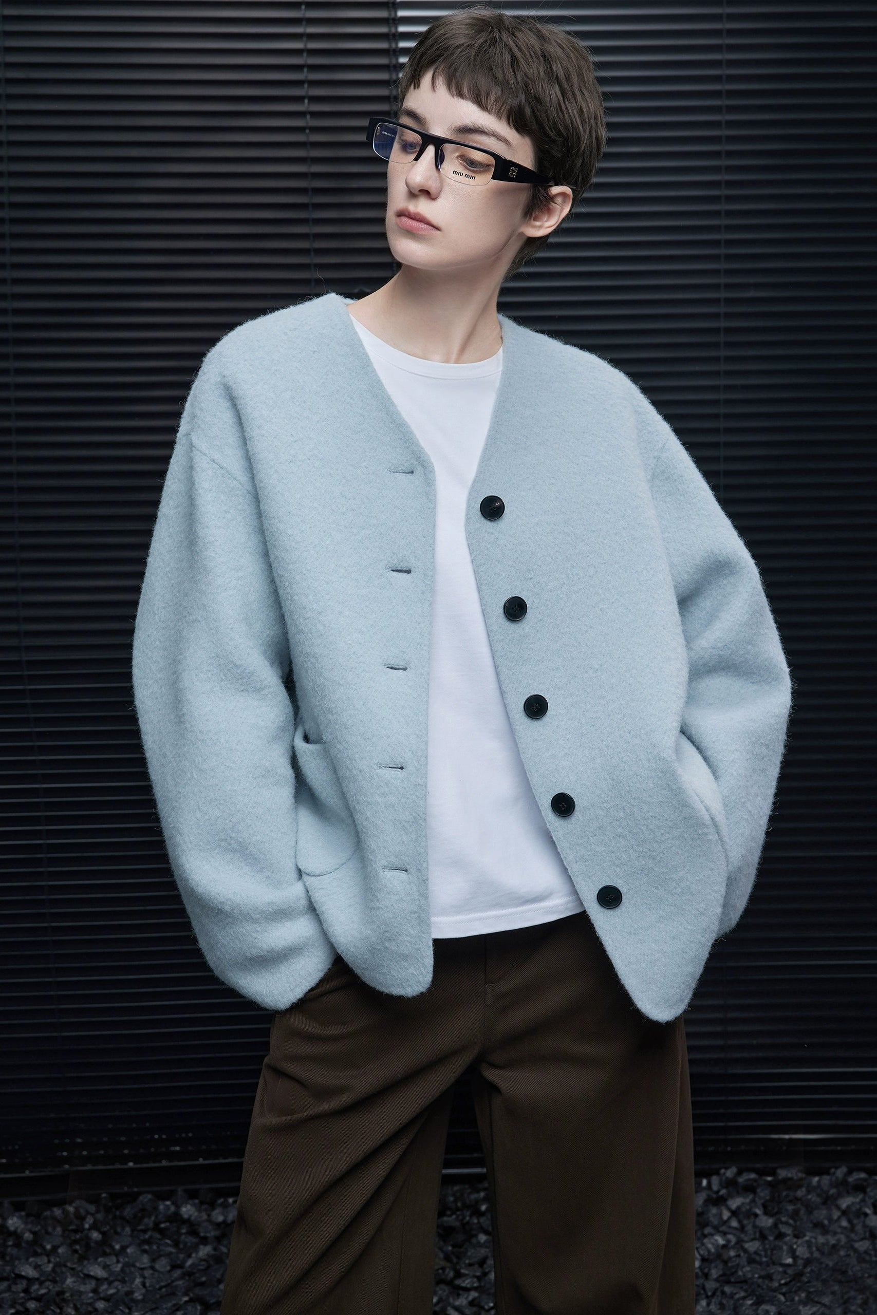 Vネックルーズウール混コート　B4549