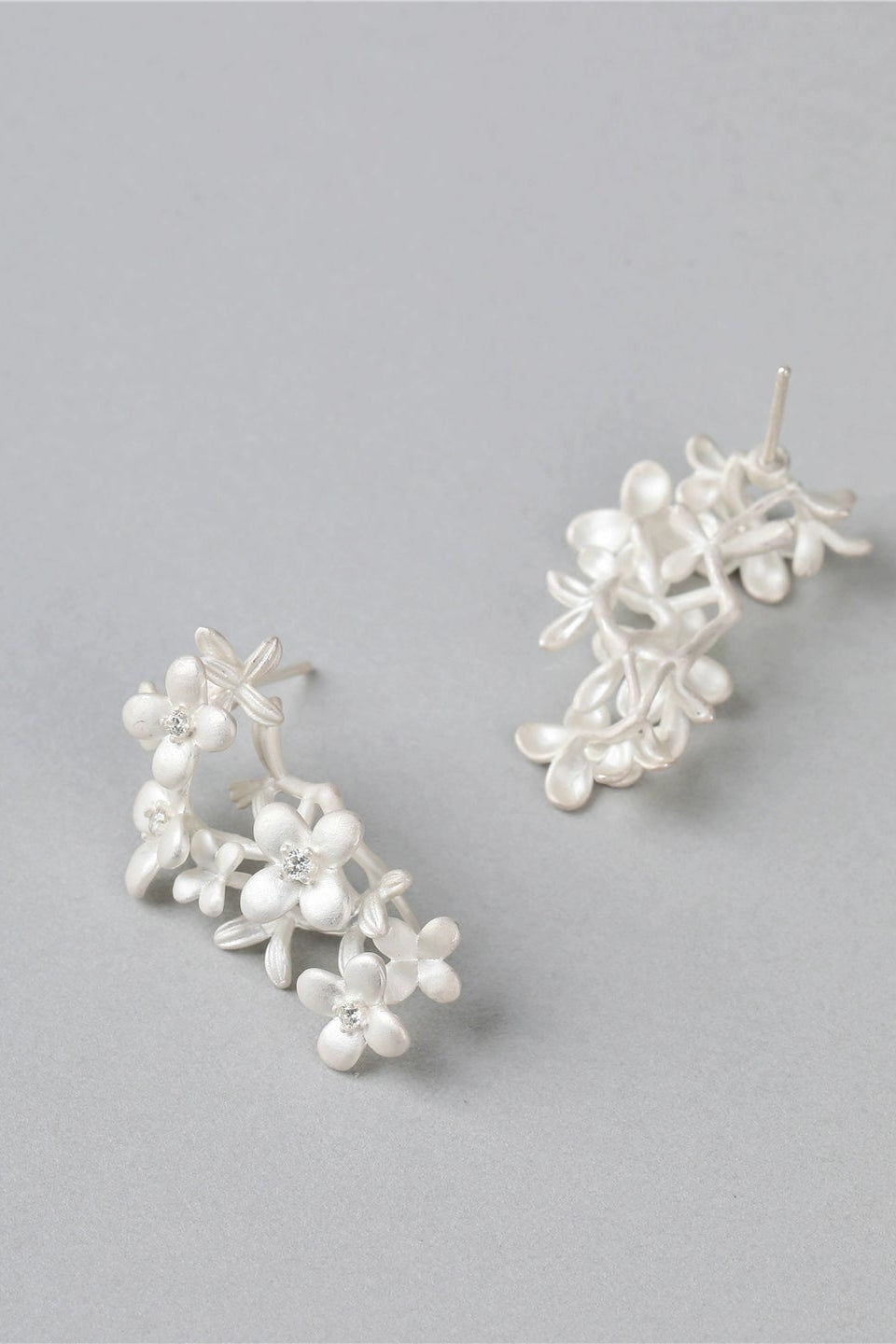 S925 Burnt White Floral Earrings B4514