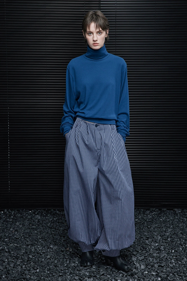 ブルーハイネック長袖Ｔシャツ　B4557