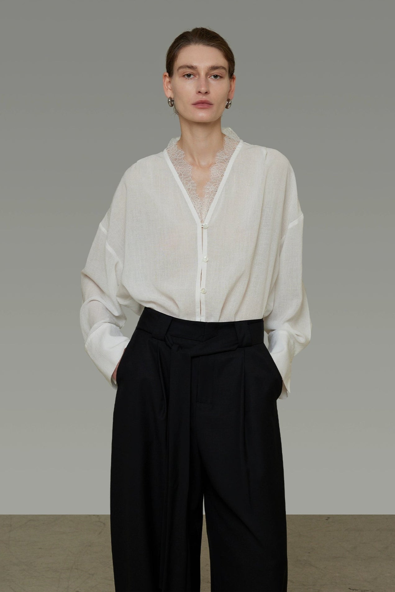 Lace V-neck loose blouse B4293