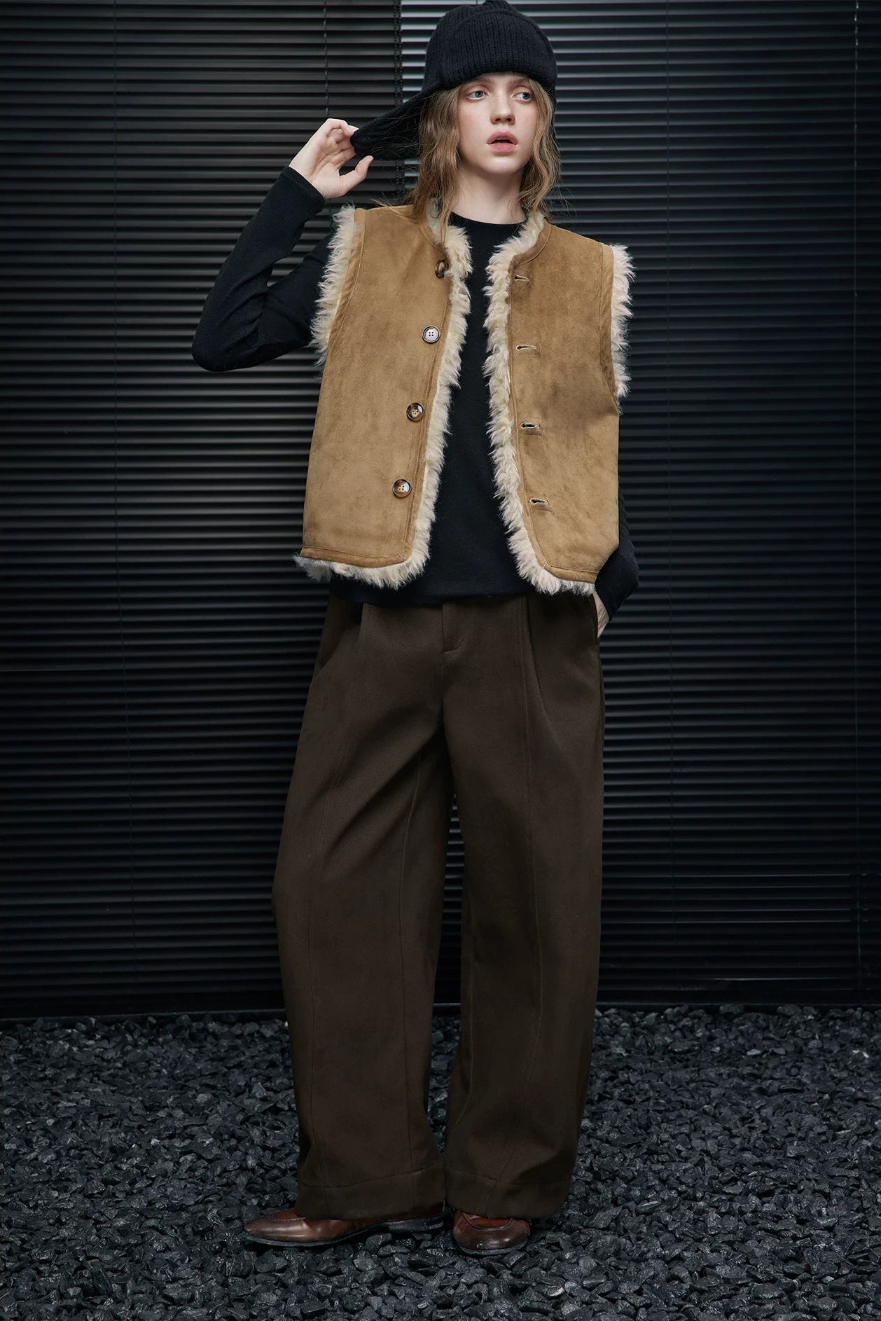 スエード調リバーシブルベスト　B4577