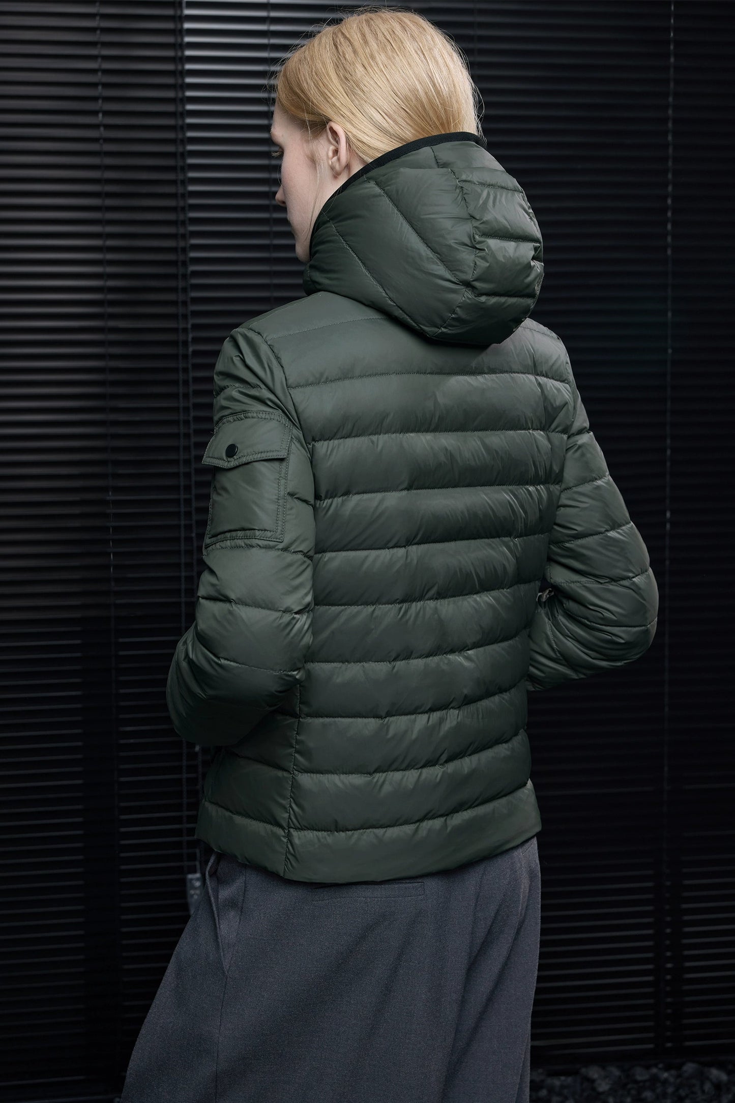 グリーンフーデッドダウンショートジャケット　B4539