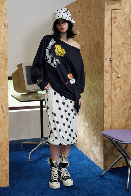 Badge printed asymmetrical off-shoulder top B4325