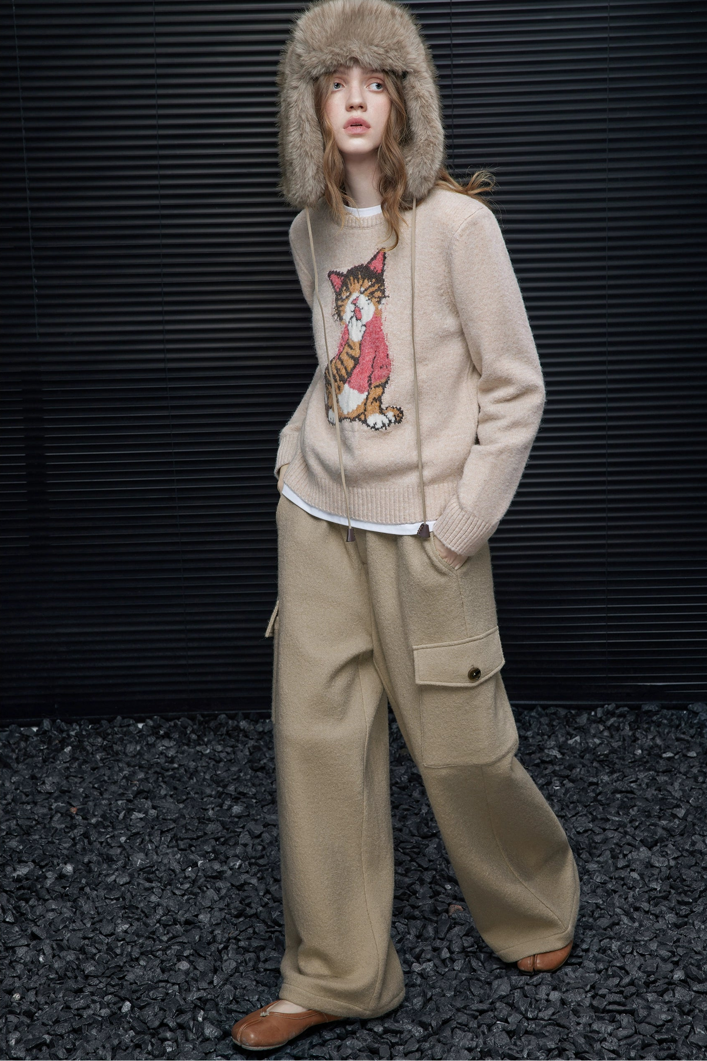 米色貓咪提花毛衣 B4547