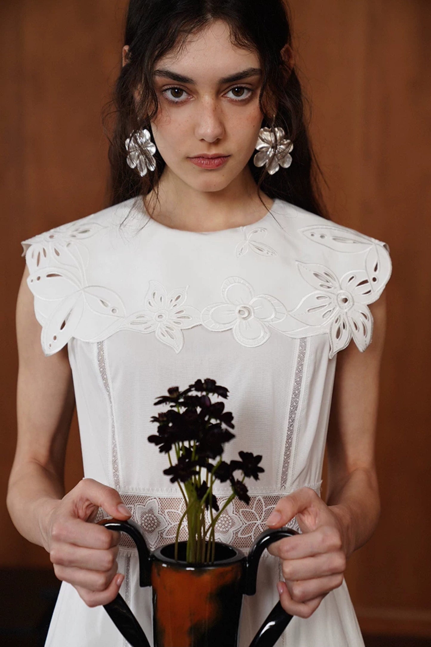 ホワイト透かし刺繍ロマティックドレス　B4824