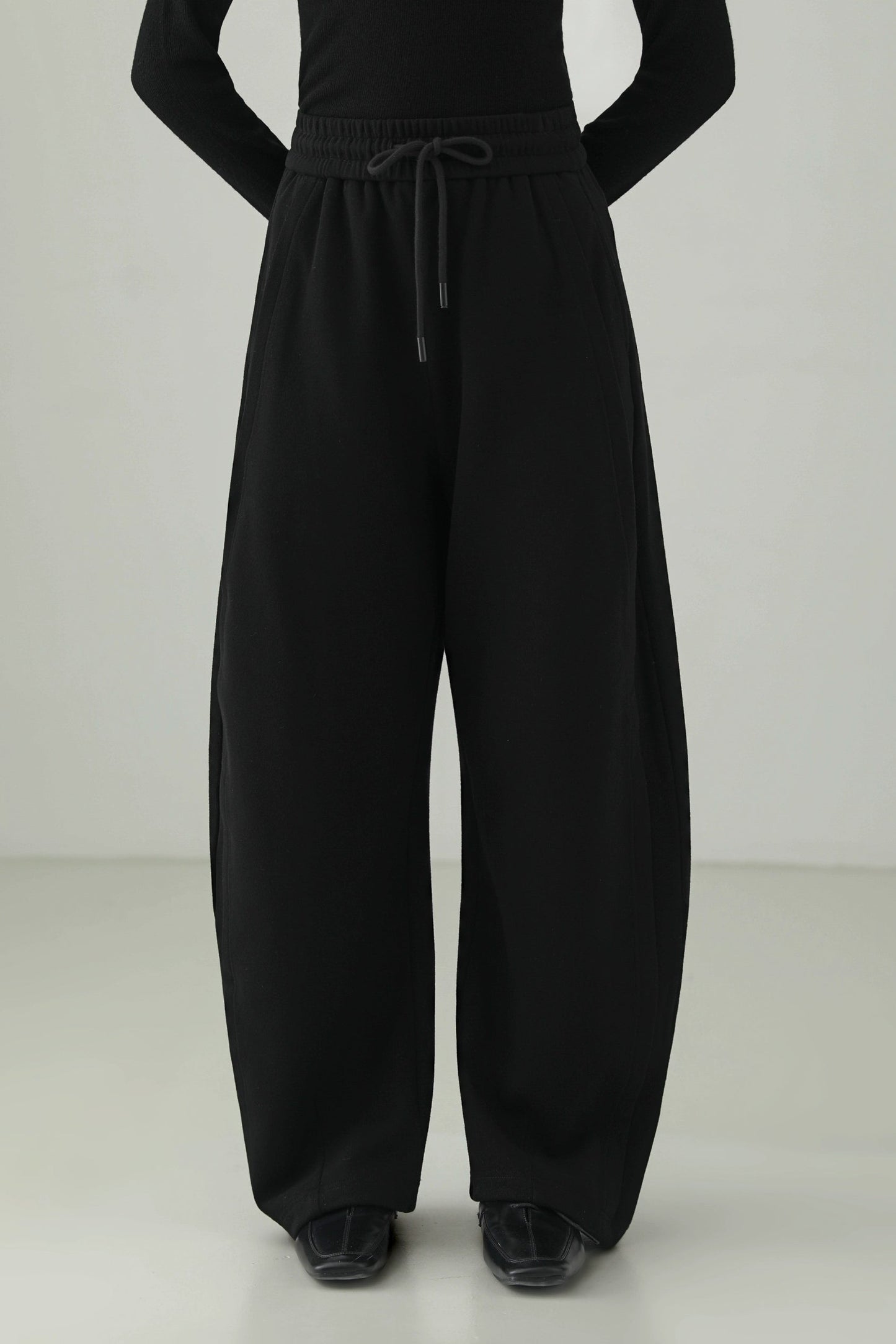 Minimalist Curved Blade Loose Pants B4530