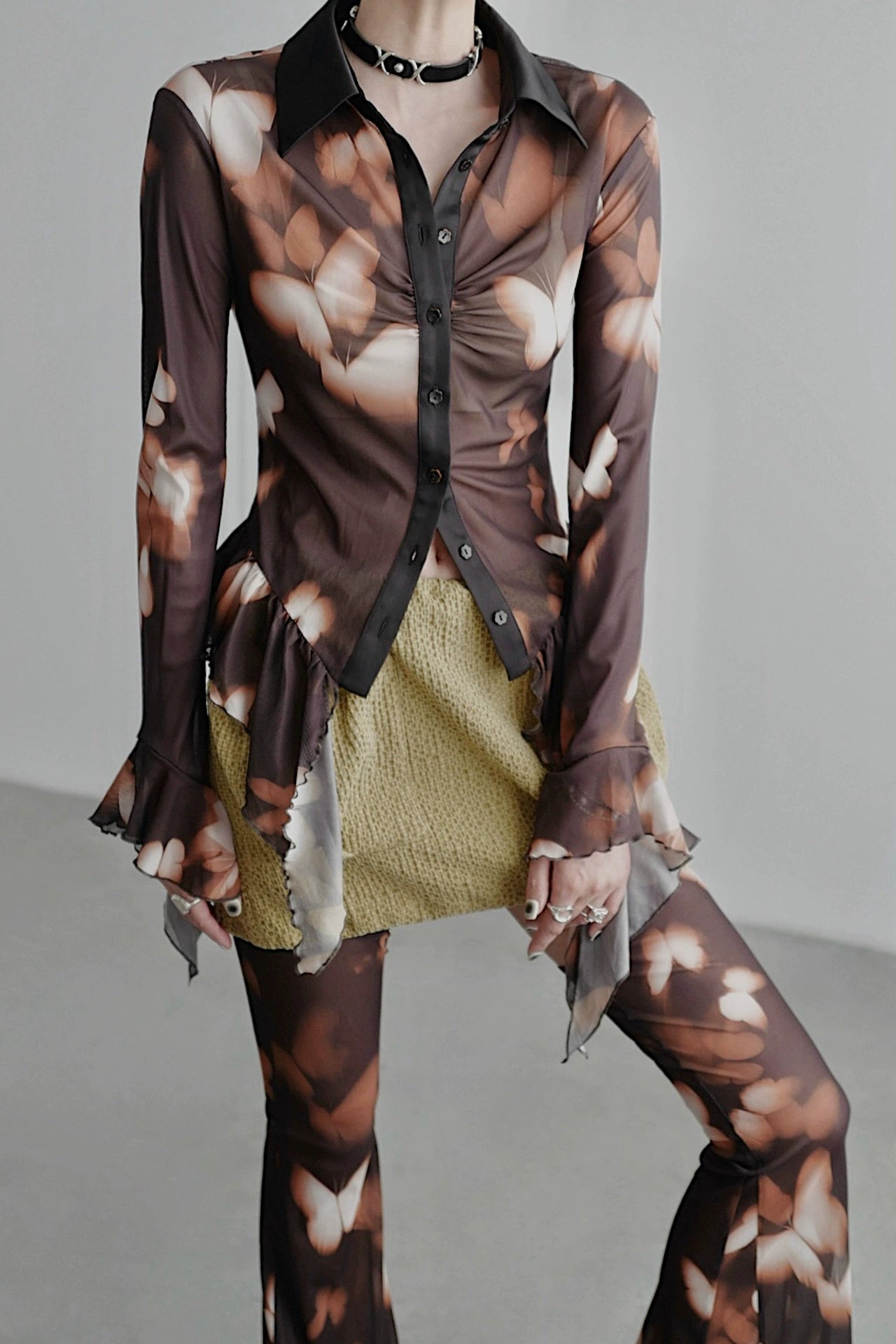 蝴蝶印花腰部荷葉邊襯衫 B4257