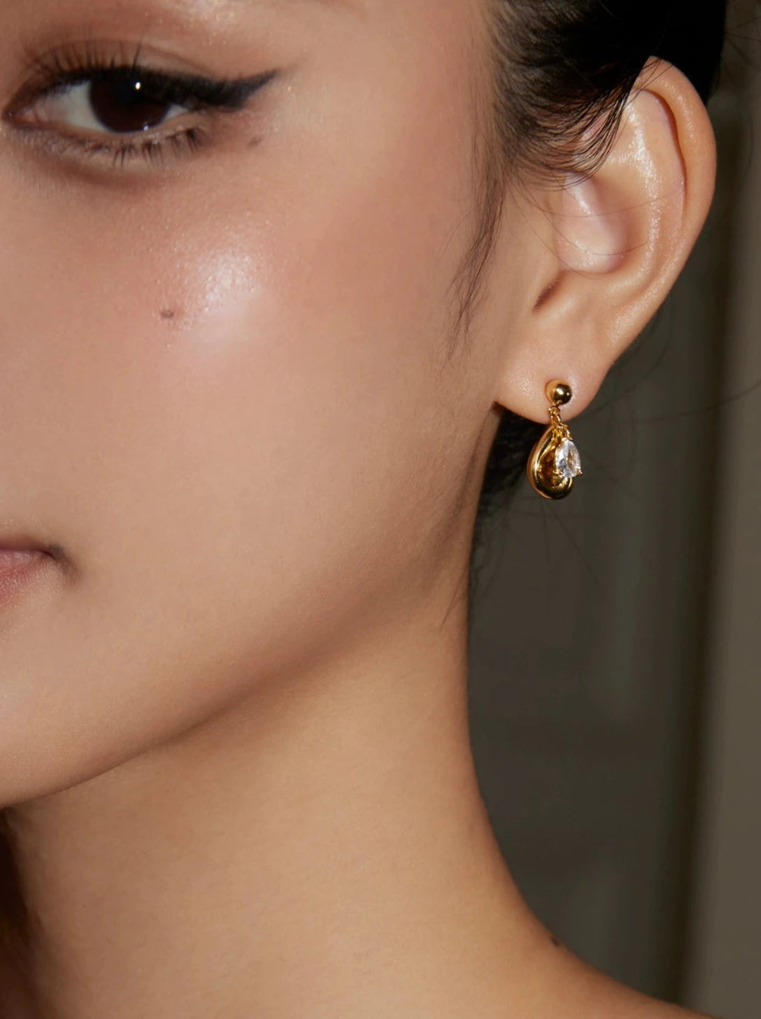 Water drop gemstone earrings B2697