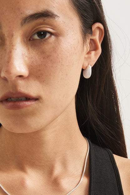 S925バーサタイルプレーンブラッシュドスクエアピアス　B4339