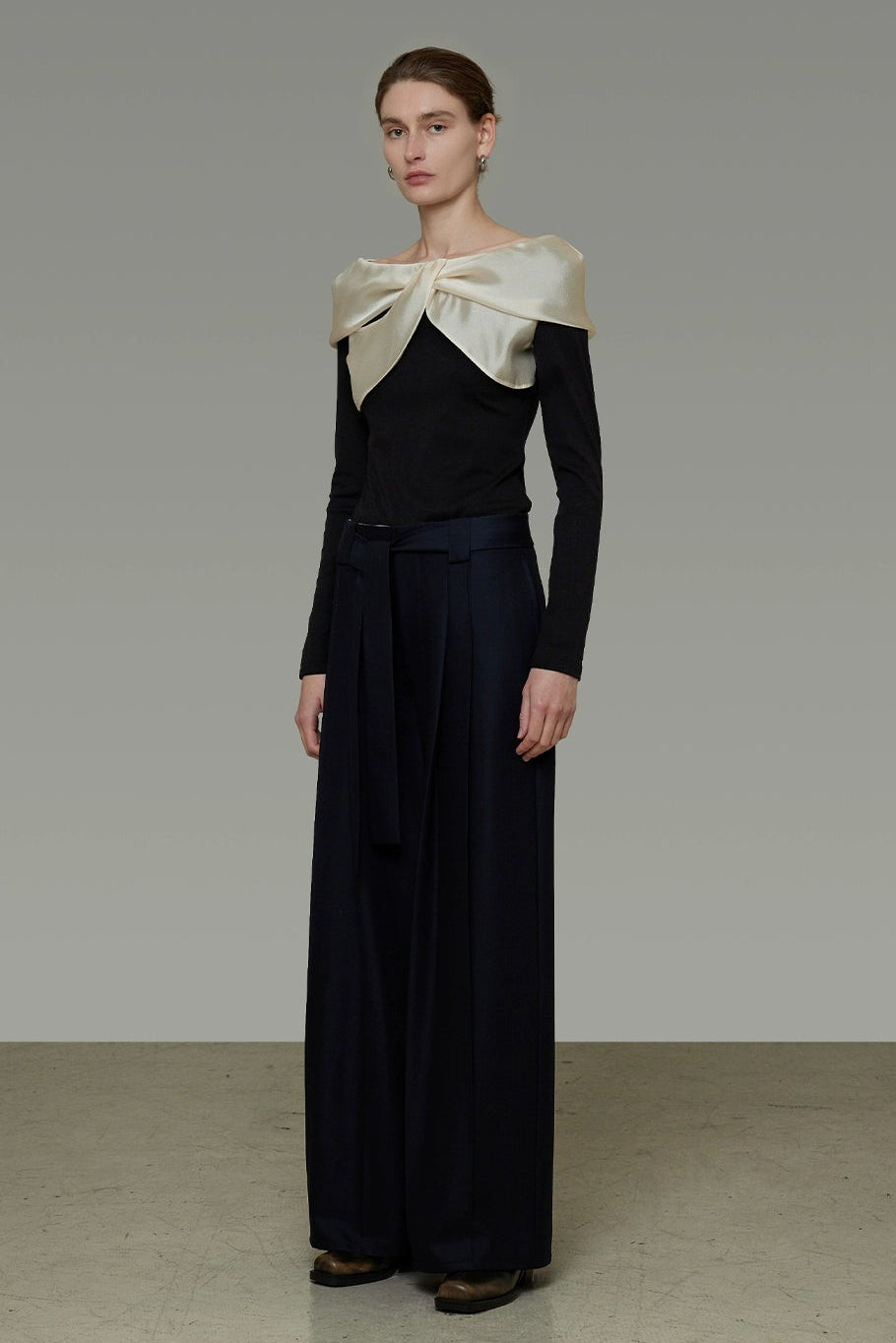 Satin patchwork off-shoulder knit top B4438