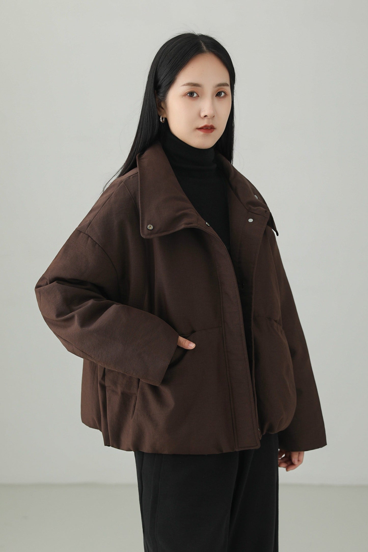 ミニマリストスタンドカラーダウンジャケット　B4533