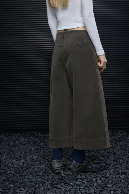 オリーブグリーンスエードルッククロップドパンツ　B4540
