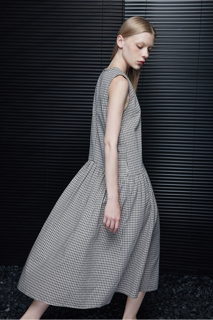 黑色格紋無袖中長洋裝 B4030