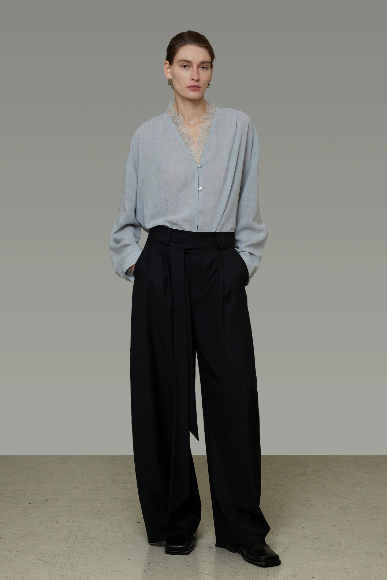 Lace V-neck loose blouse B4293