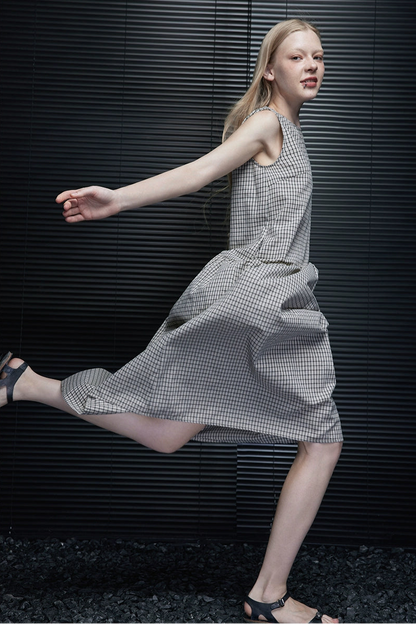 黑色格紋無袖中長洋裝 B4030