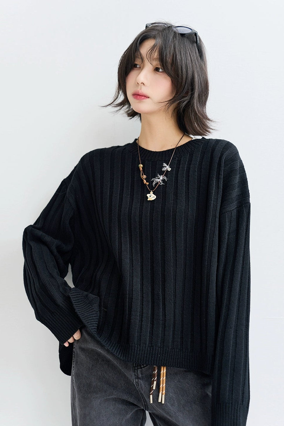 Black drop shoulder loose sweater B4434