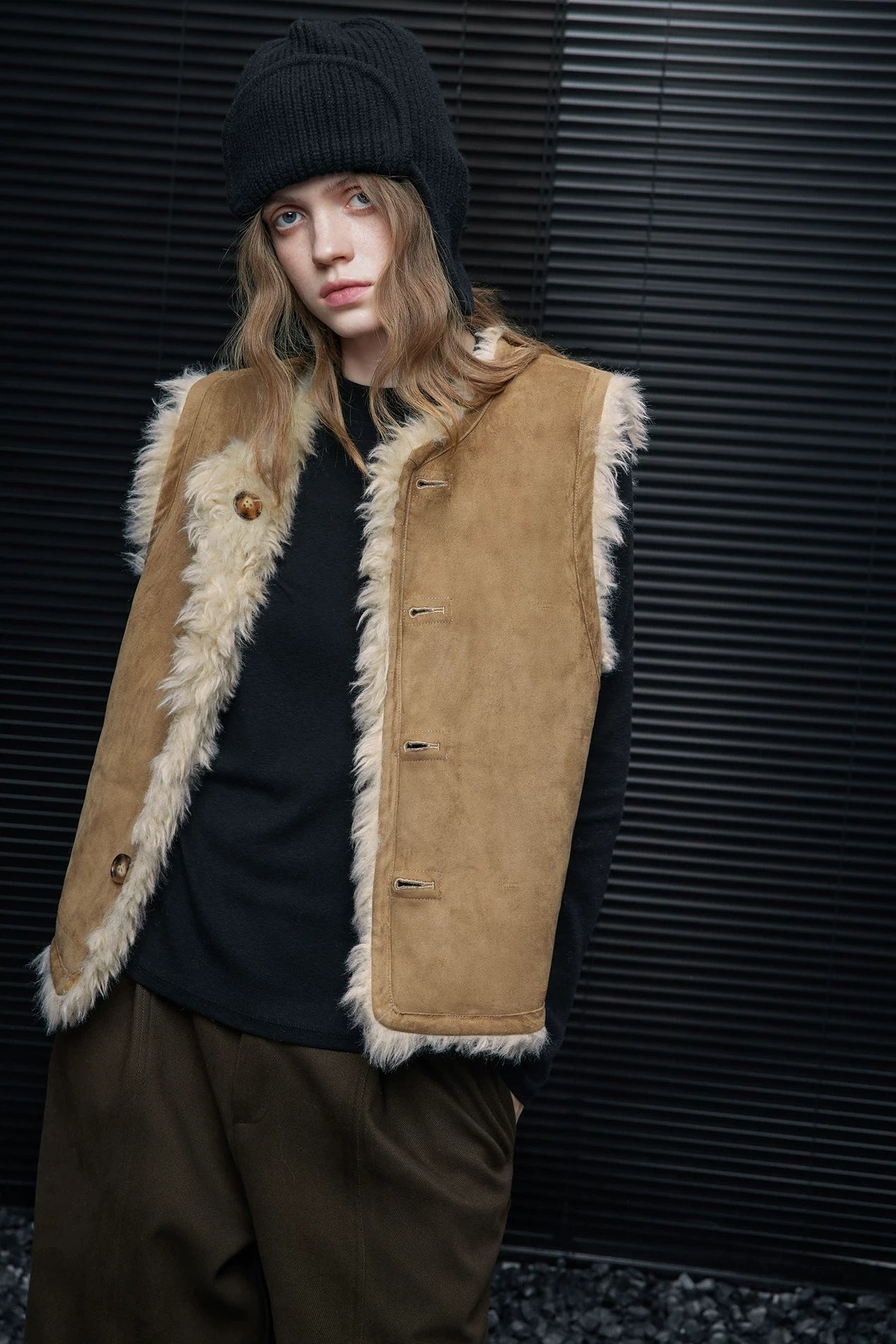 スエード調リバーシブルベスト　B4577