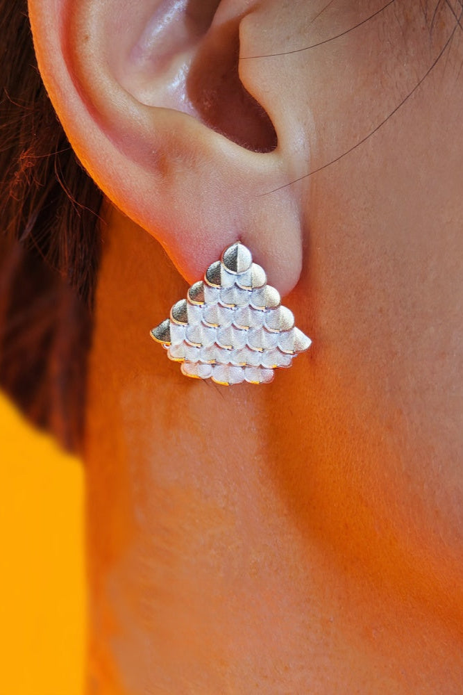 S925ドラゴニックギアピアス（シングル）　B3845