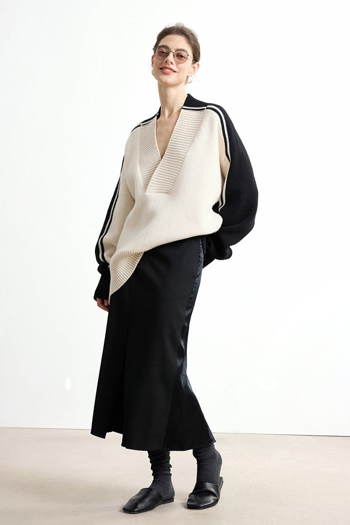 Black and white wool V-neck sweater B4303