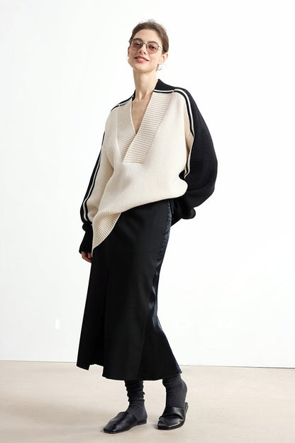 Black and white wool V-neck sweater B4303