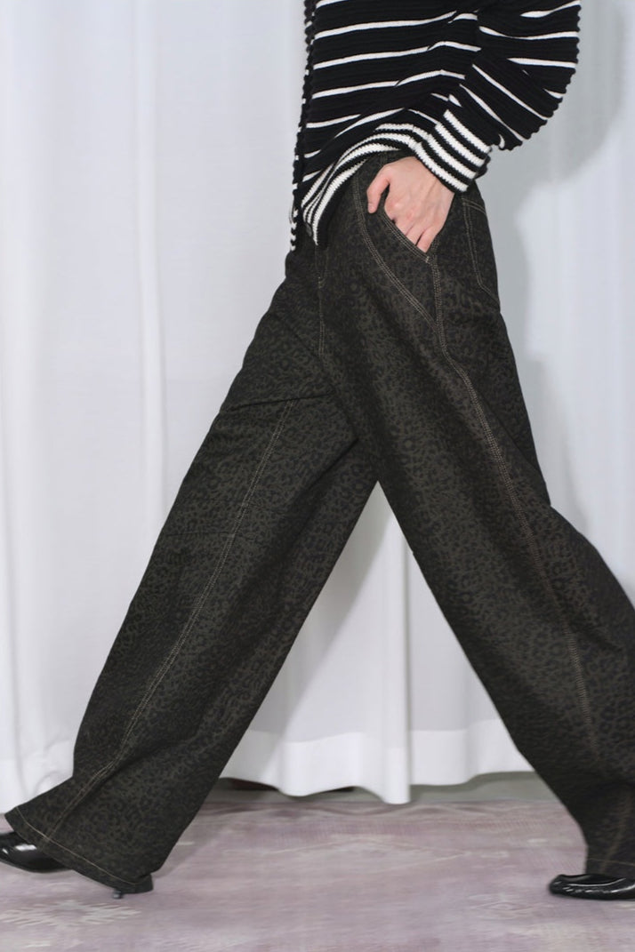 3D 開叉針彎刀香蕉牛仔褲 B4310