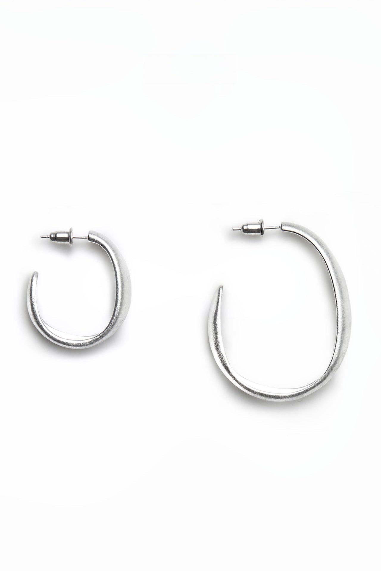 S925プレーンフープラージブラッシュドピアス　B4338