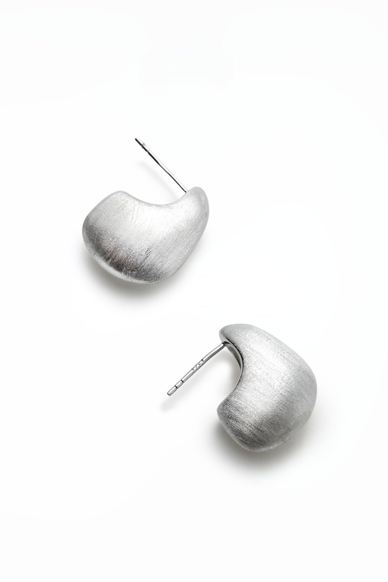 S925バーサタイルプレーンブラッシュドスクエアピアス　B4339