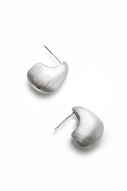 S925バーサタイルプレーンブラッシュドスクエアピアス　B4339