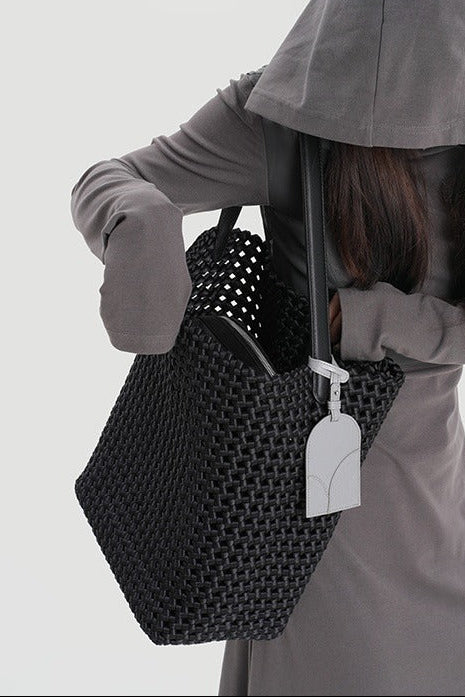 本革手編みシングルショルダーバケットバッグ　B4409