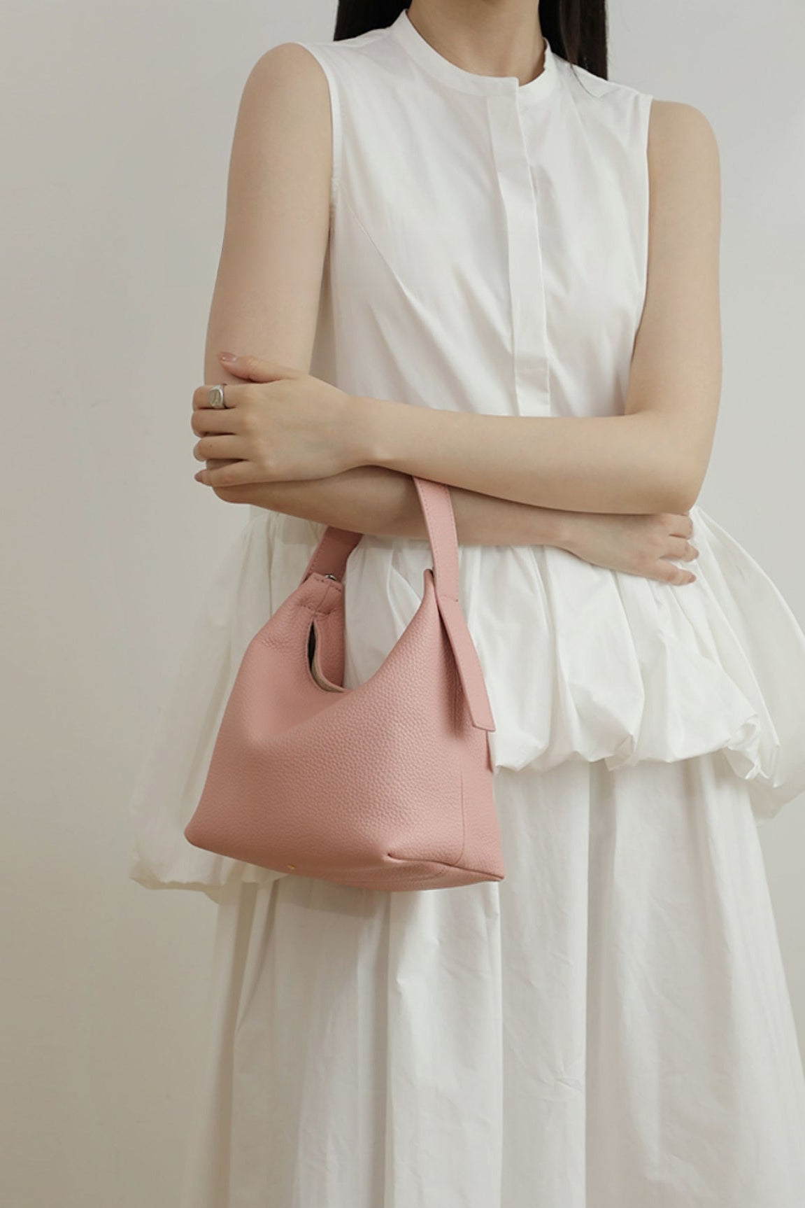 皮革腋下水桶肩背包 B4413