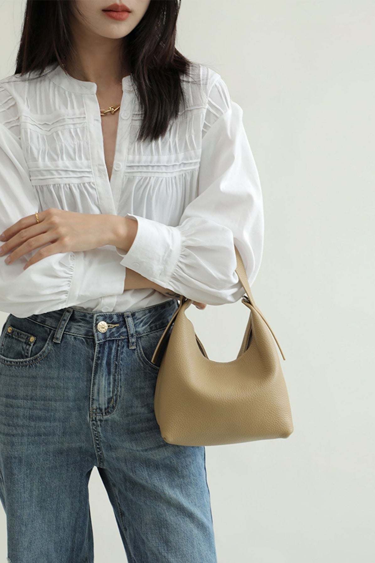 皮革腋下水桶肩背包 B4413