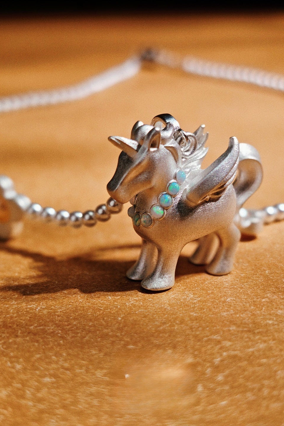 Unicorn pendant necklace B4473