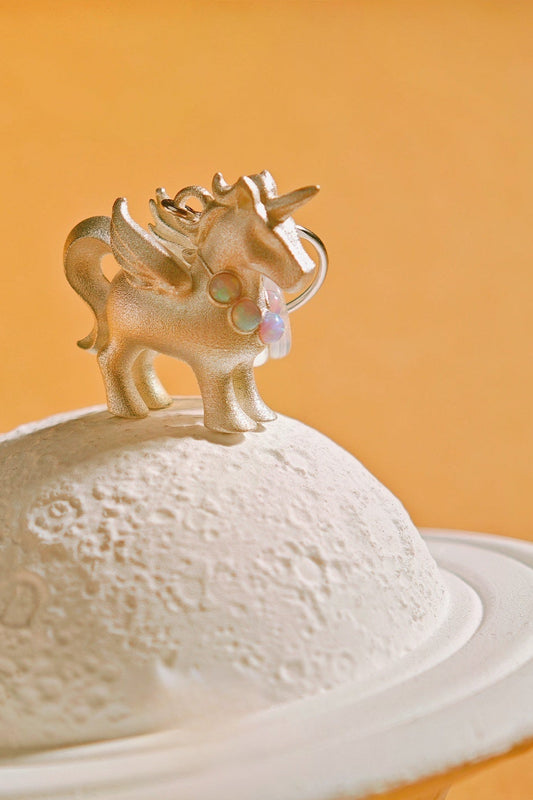 ユニコーンポニーピアス　B4474