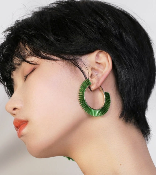 Green hoop earrings B1036